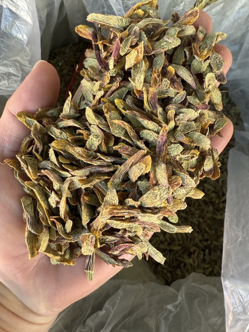 铁皮石斛切片，泡水成紫色汤
