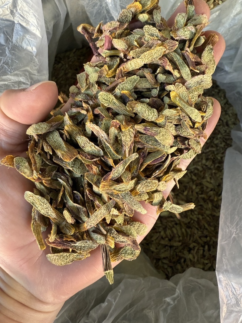 铁皮石斛切片，泡水成紫色汤