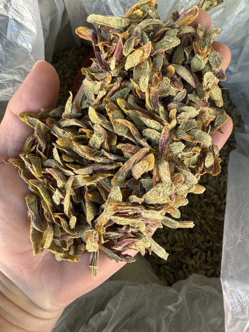 铁皮石斛切片，泡水成紫色汤