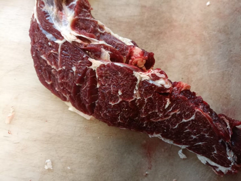 现宰新鲜黄牛肉一手货源量大从优质量保证诚信经营欢迎咨询