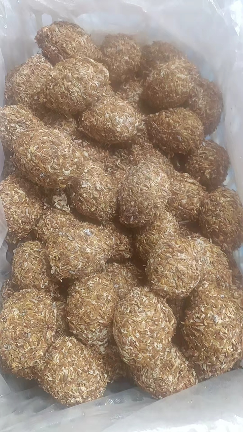 赶大集摆地摊畅销品包泥松花蛋