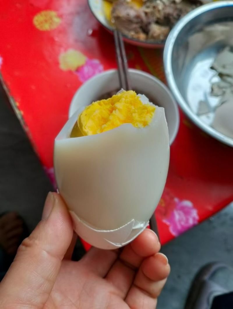 纯散养三花鹅鹅蛋，买的放心，吃的健康！