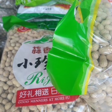 重庆万州区，精品花生，瓜子现炒现卖。酥脆可口，现炒现发，