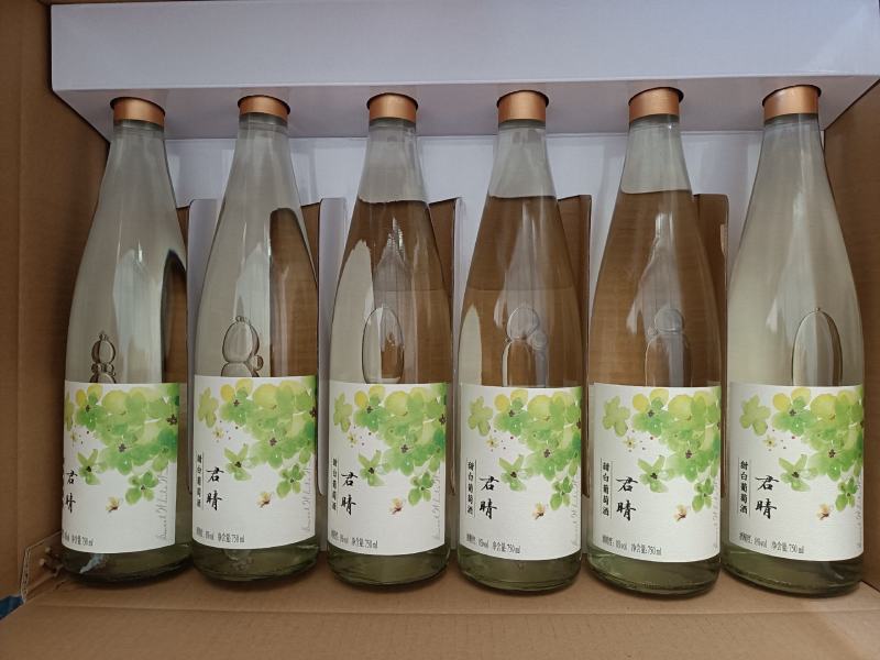 君晴甜白葡萄酒