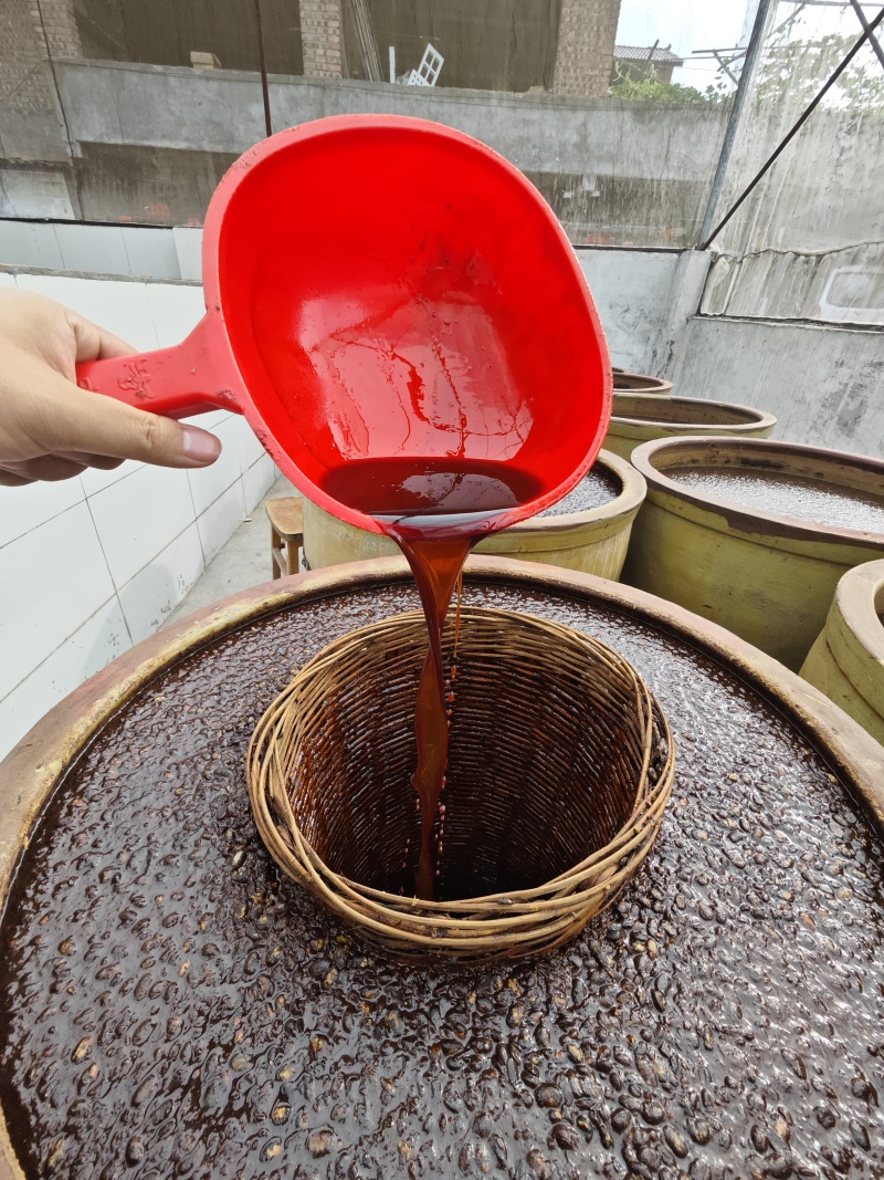 古法酱油现打现买酱油地摊早市赶集展会现打现买酱油