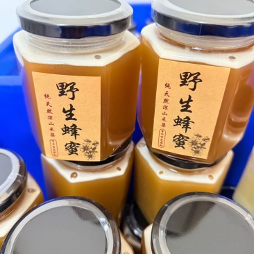 天岩山洞神农架农家木桶野外大山农家土蜂蜜百花蜜野生蜂蜜