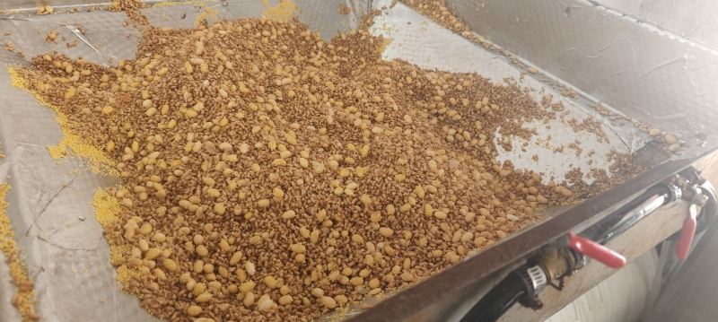 五谷杂粮煎饼。有小麦黄豆玉米高粱小米磨出来的美味。