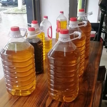 鲜榨花生油，选用优质花生米，只做好吃安全精品的花生油