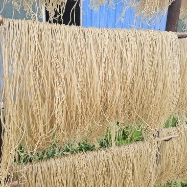 手工制作红薯粉漏勺
