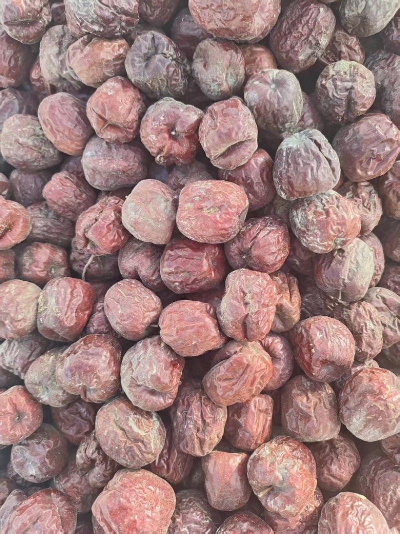 新疆哈密红枣大量供应，一手货源量大，从优，欢迎咨询
