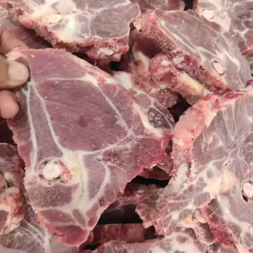 满肉猪颈骨