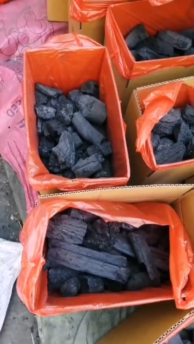 广西烧烤炭，无烟果木炭大量接单产地直发量大从优欢迎来电