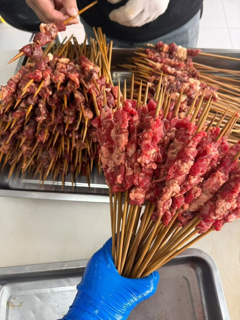 【热卖】羊肉串每天手穿，工厂批发量大质优价格优惠