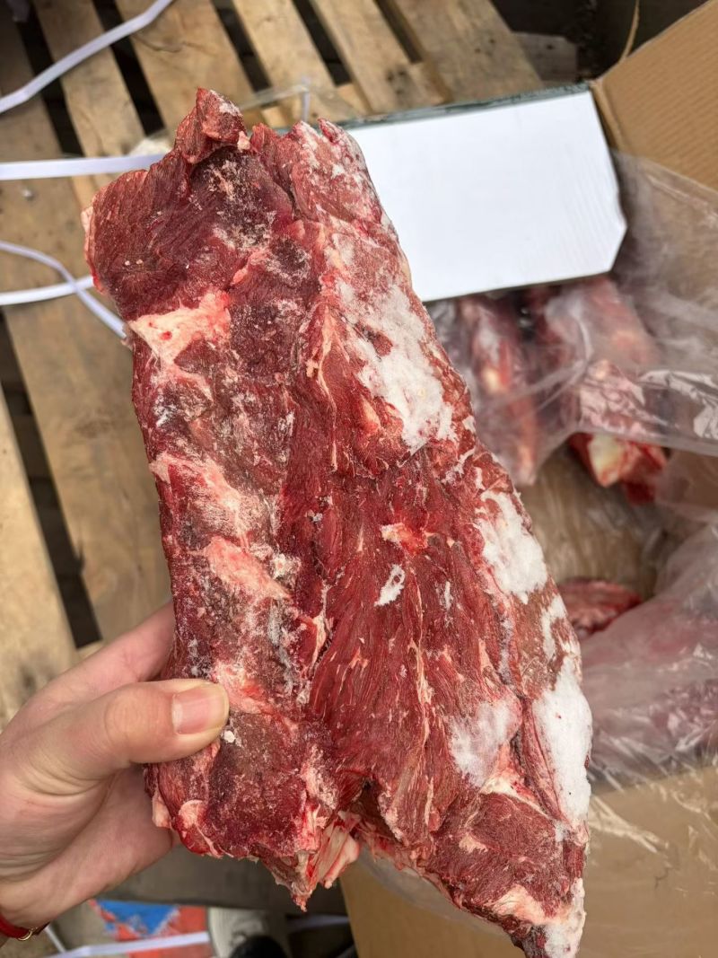 万禾满肉牛脖骨，刚到的新货，品质保证，24000一吨