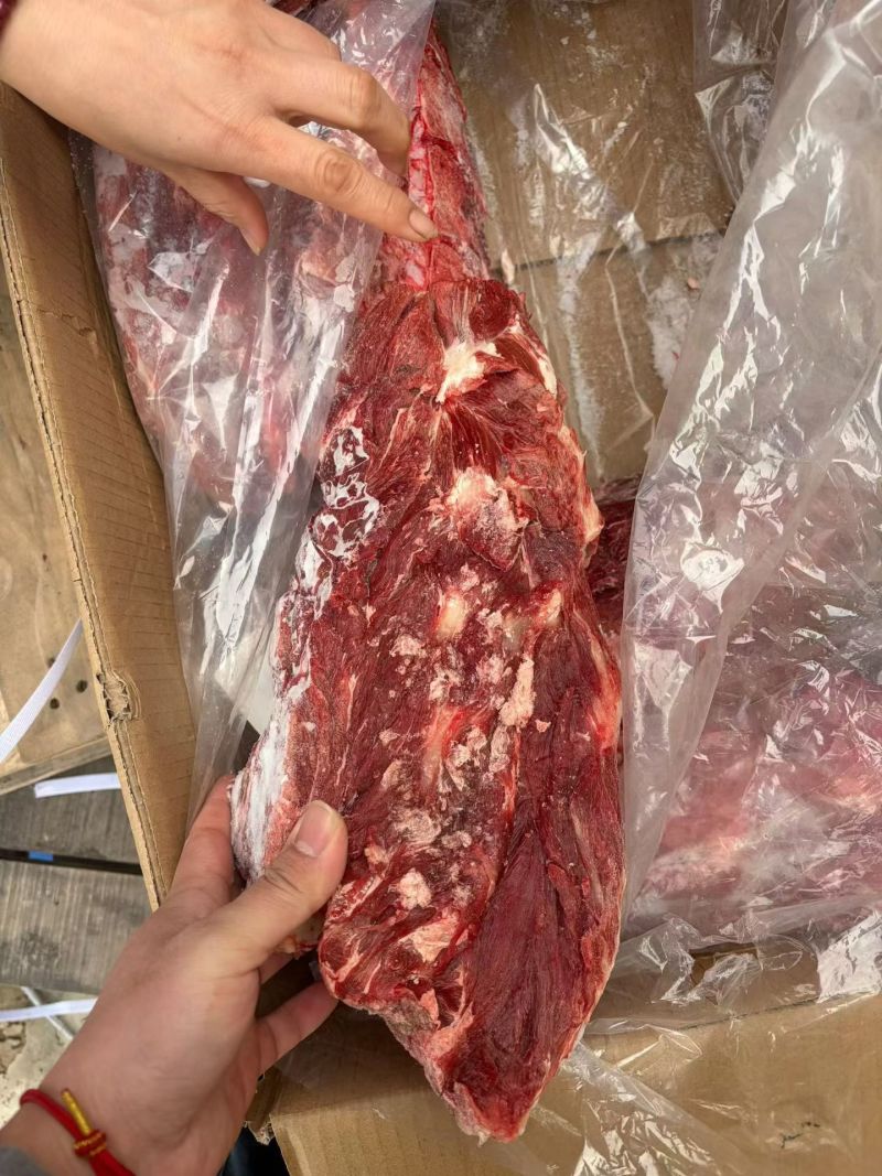 万禾满肉牛脖骨，刚到的新货，品质保证，24000一吨