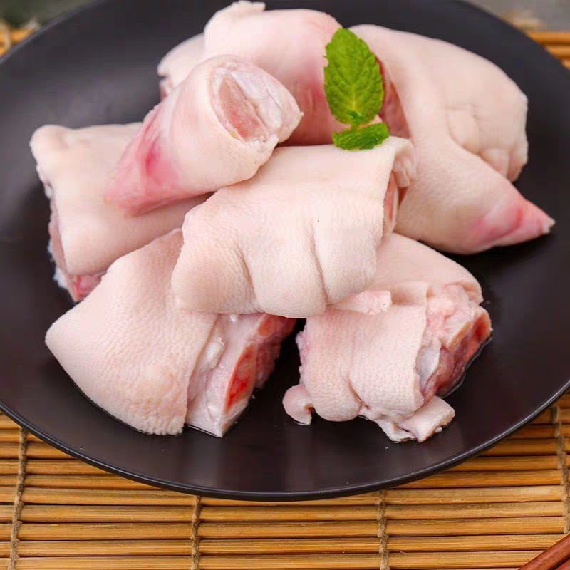 猪蹄块:新鲜免切，块型均匀带脚趾，家庭商用餐饮都好用