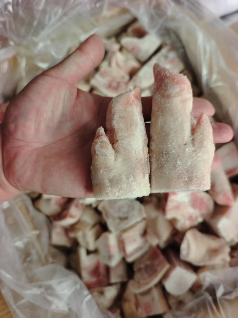 猪蹄块:新鲜免切，块型均匀带脚趾，家庭商用餐饮都好用