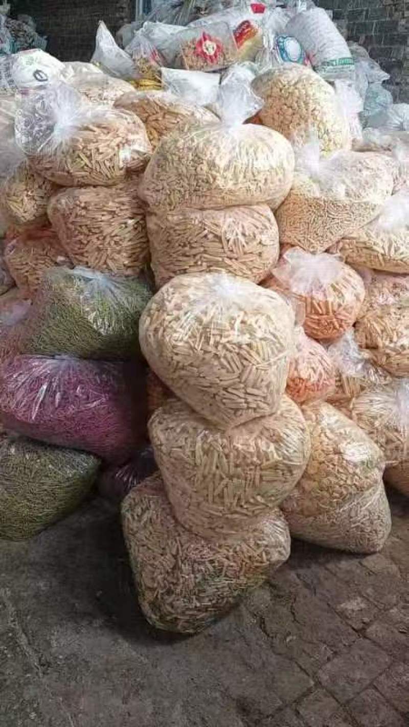 饲料原料面包渣，饼干粉厂家直发量大价优欢迎随时联系