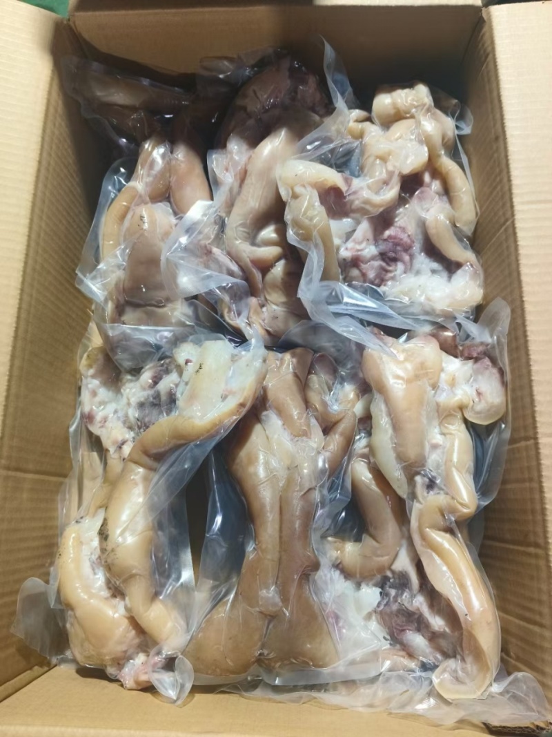 去骨全熟牛蹄，火烧毛纯水煮