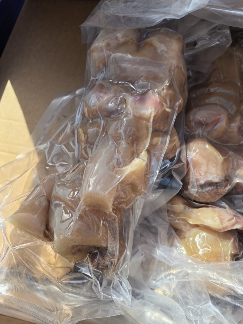 去骨全熟牛蹄，火烧毛纯水煮