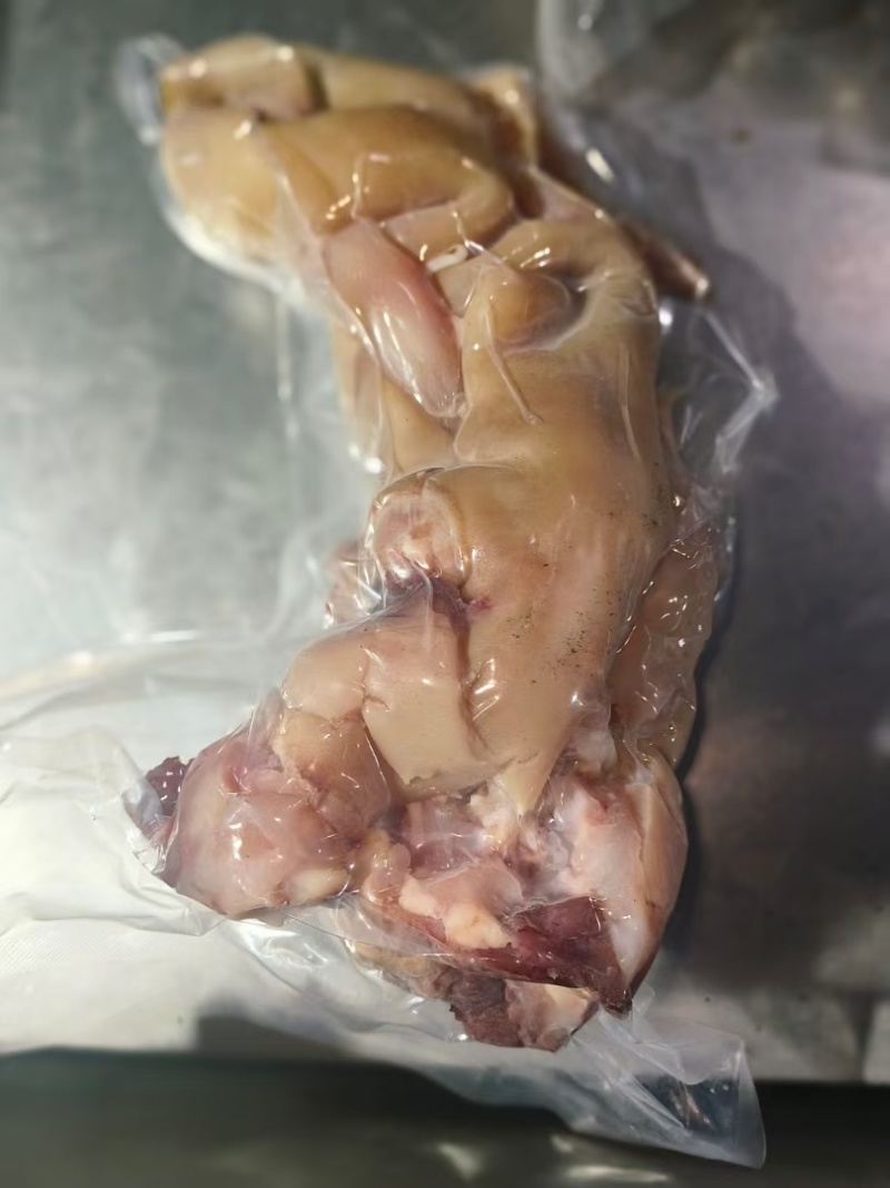 去骨全熟牛蹄，火烧毛纯水煮