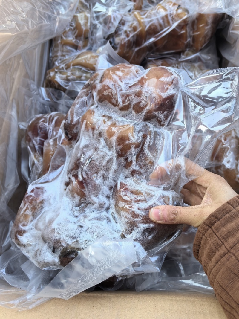 去骨全熟牛蹄，火烧毛纯水煮