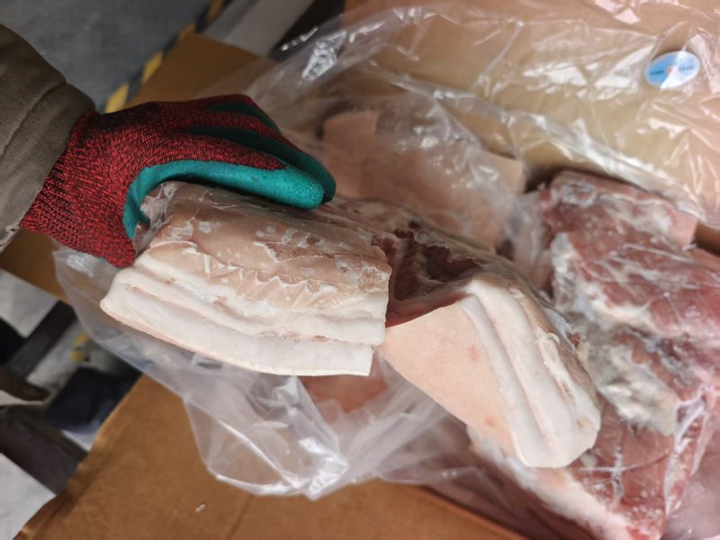 精品带皮五花肉，也叫三角五花肉，肥瘦层次分明，价格实惠
