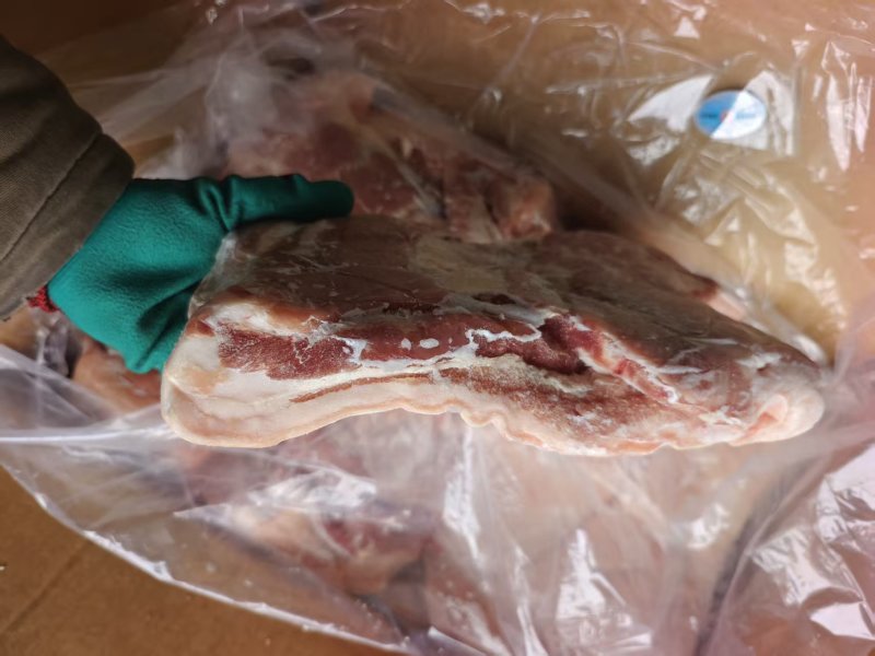 精品带皮五花肉，也叫三角五花肉，肥瘦层次分明，价格实惠