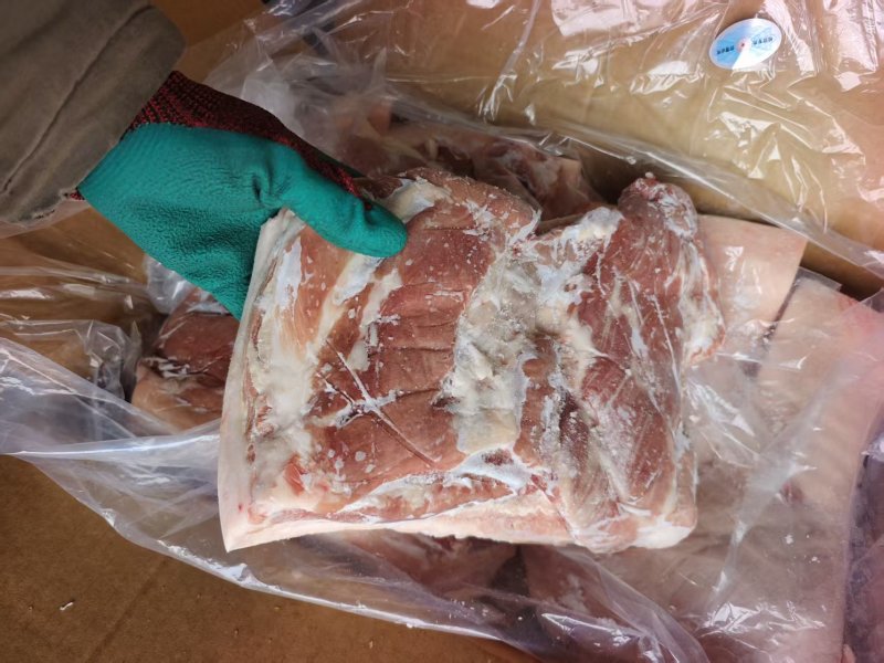 精品带皮五花肉，也叫三角五花肉，肥瘦层次分明，价格实惠