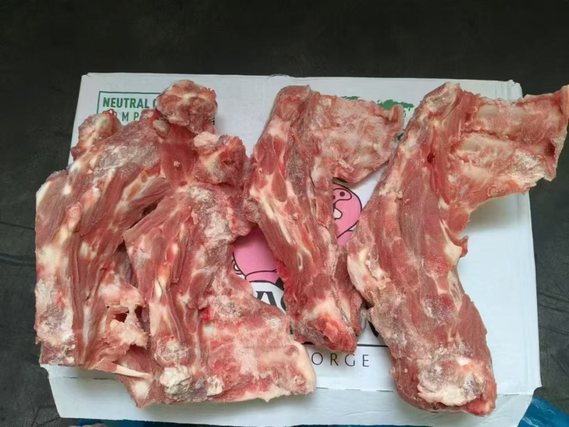 新日期小粉猪颈骨