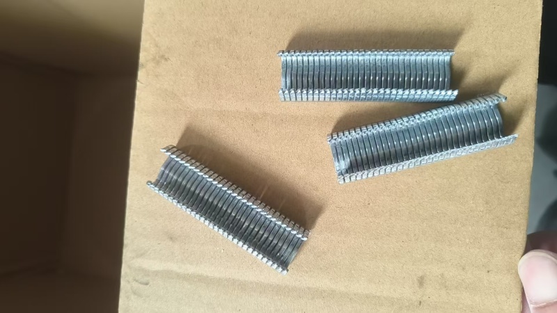 专用绑笼钳M型钉组笼钳专用钉m型卡扣鸡笼捆笼钳