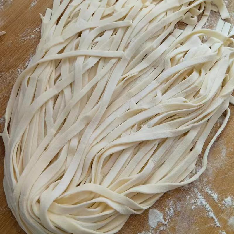 山东传统刀切面鲜面条是面条