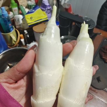 茭白第一刀红红火火，需要的老板欢迎来电咨询详谈