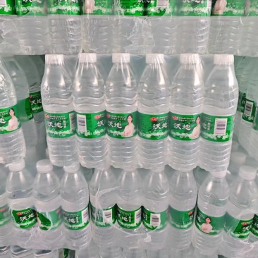 矿泉水