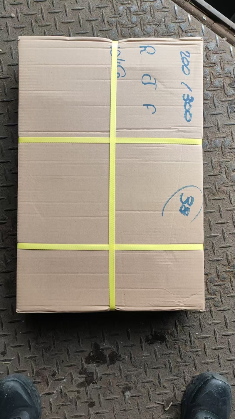缅甸进口黄花鱼规格200/30010kg一箱