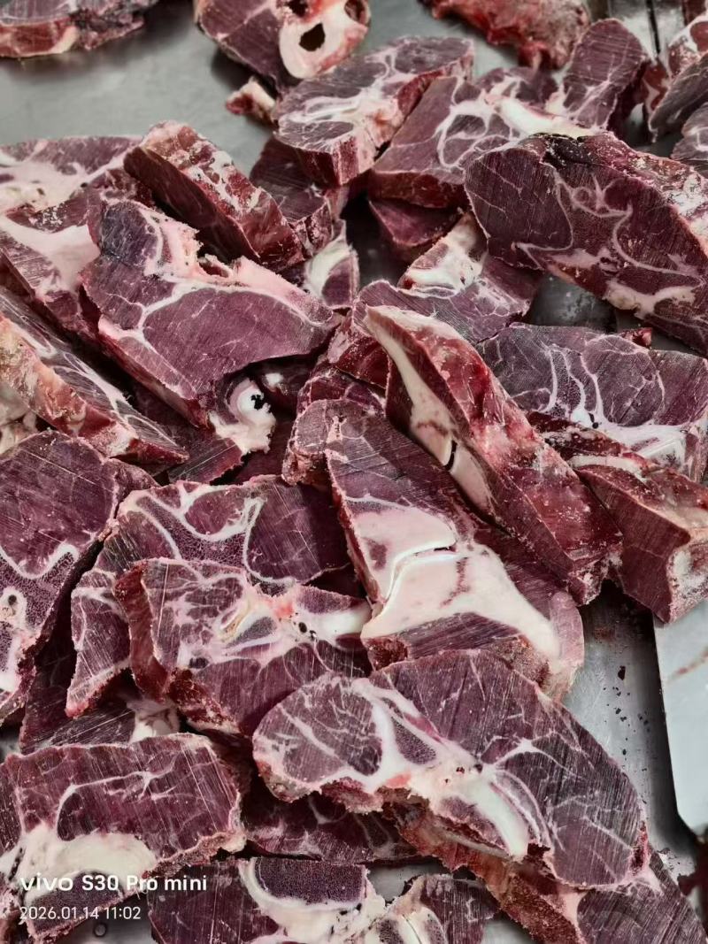国产满肉牛脖骨