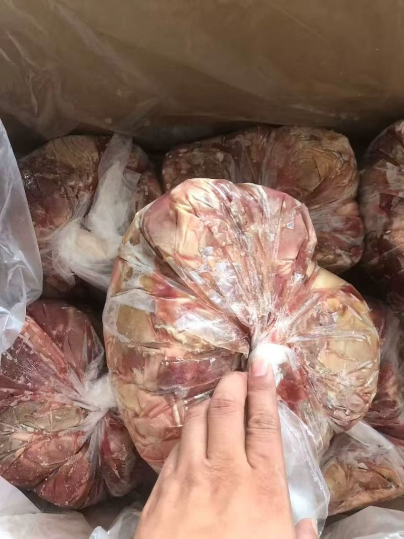 带皮生羊肉