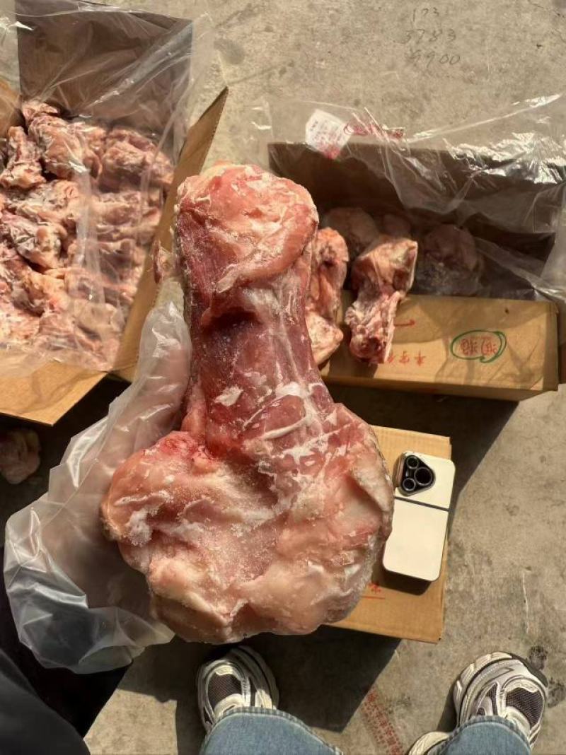 猪后棒骨带肉多
