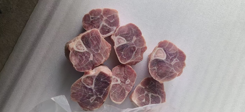 满肉腿骨切块，