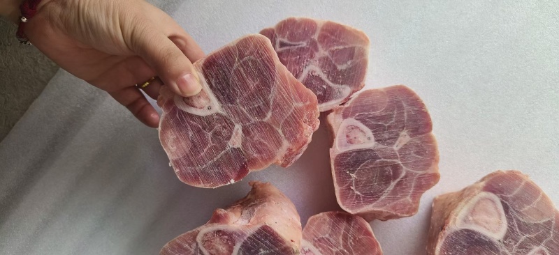 满肉腿骨切块，