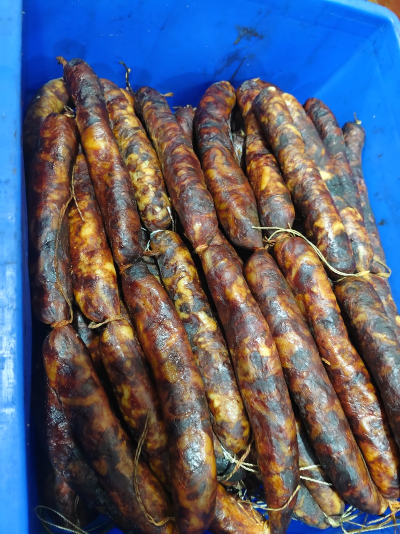 正宗四川特产腊肉腊肠！自制土猪肉！
