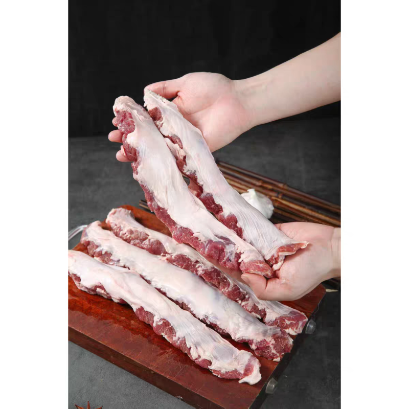 精修猪油边精修去油。烧烤烤肉外酥里嫩。
