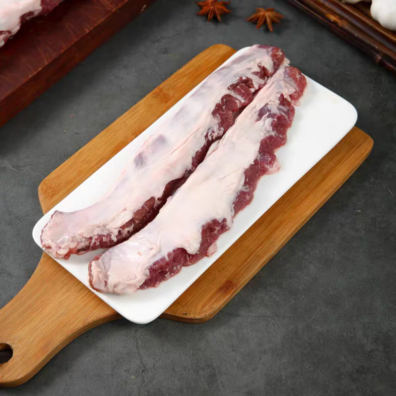 精修猪油边精修去油。烧烤烤肉外酥里嫩。