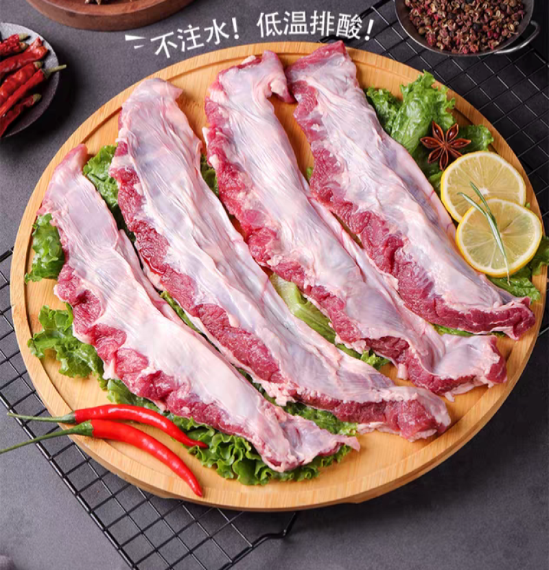 精修猪油边精修去油。烧烤烤肉外酥里嫩。