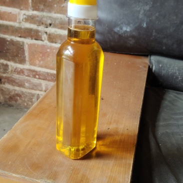 湖南郴州宜章莽山绿色白花小茶子野生山茶油