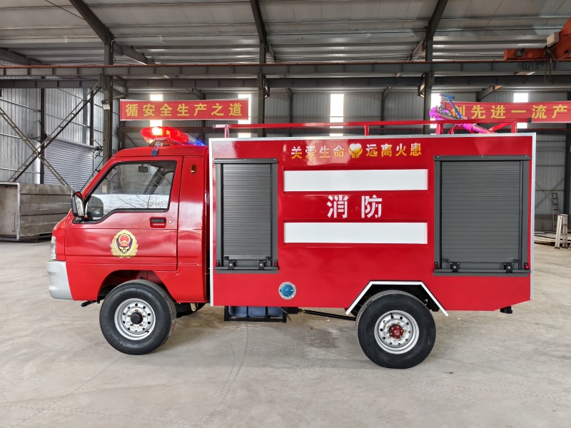 新能源微型消防应急车，森林灭火，道路救援多功能洒水车