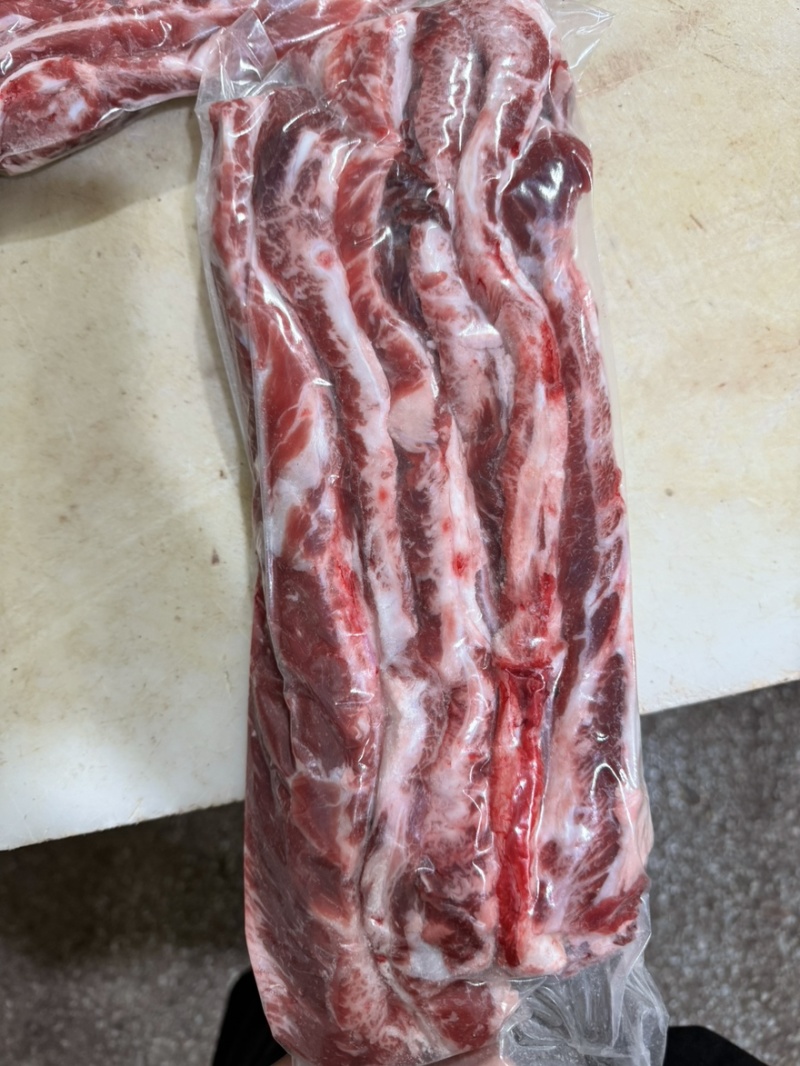 国产长条牛肋条，口感好，肉质紧实，质量保证！