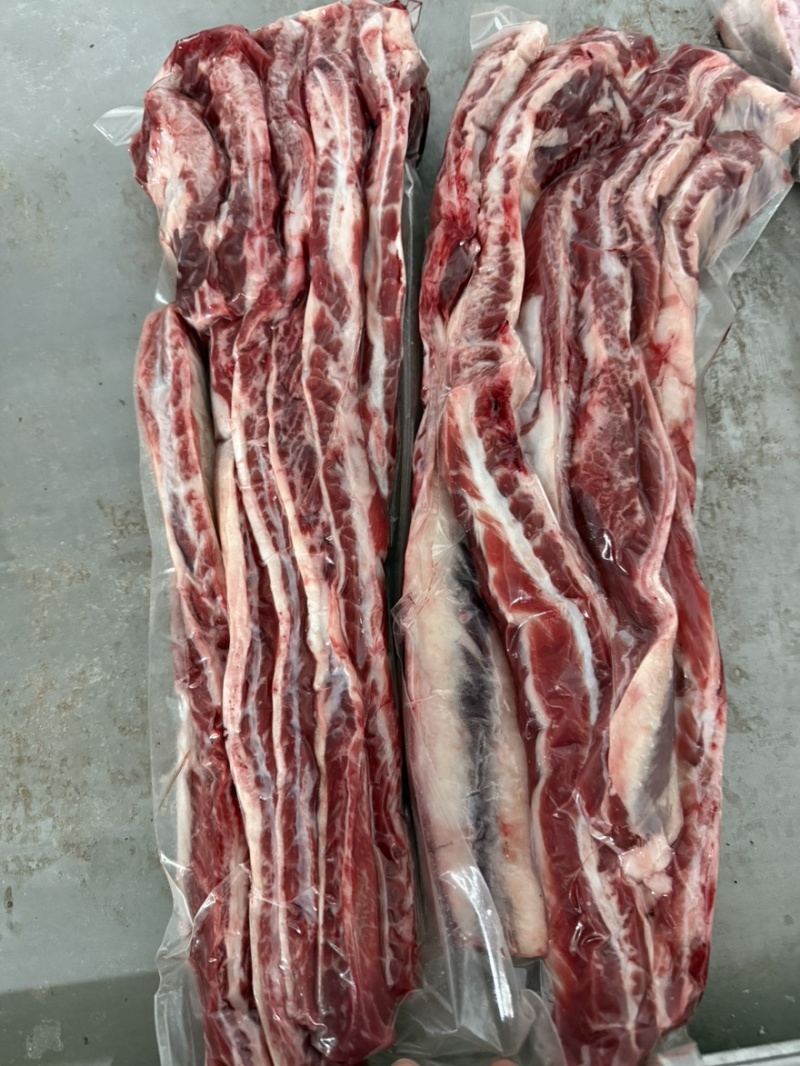 国产长条牛肋条，口感好，肉质紧实，质量保证！