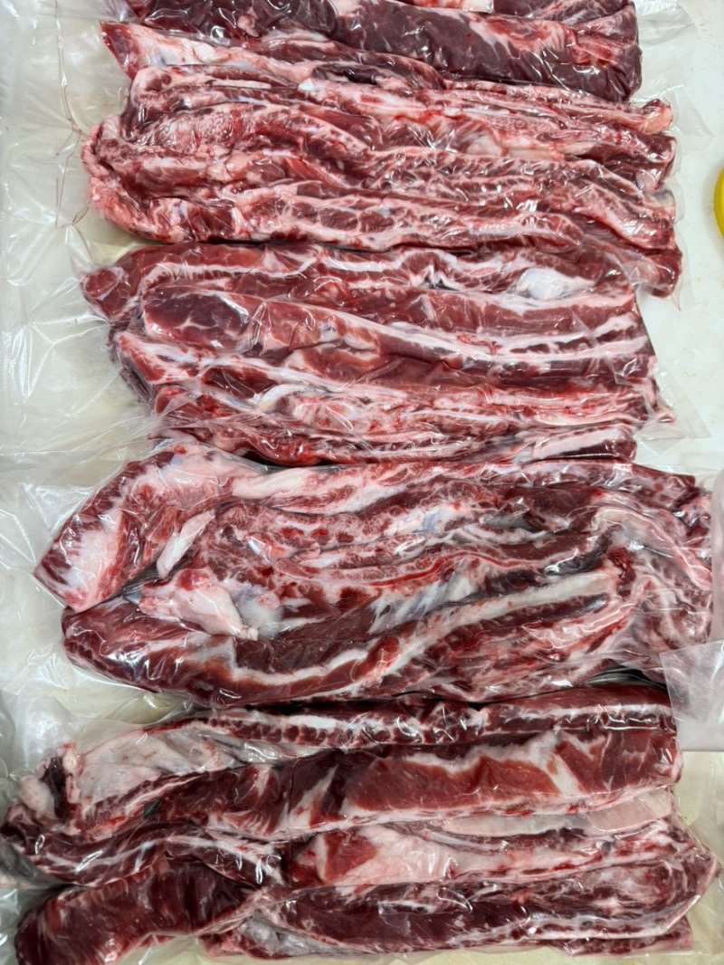 国产长条牛肋条，口感好，肉质紧实，质量保证！