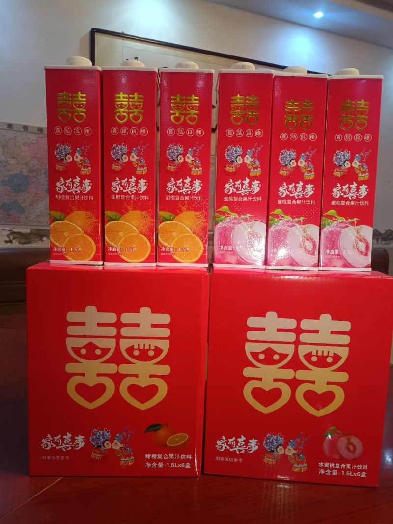 两升装。芒果汁，生榨芒果汁，果粒橙，果粒王，碳酸饮料